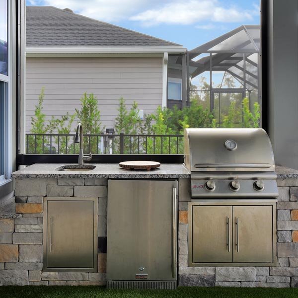 outdoor kitchen