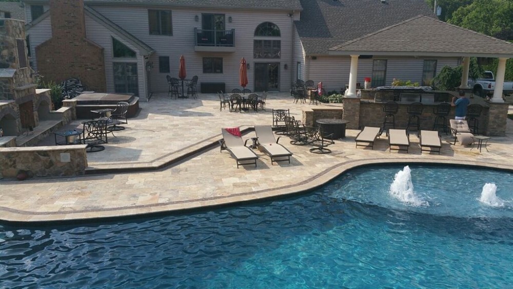 Featured image for “How to Choose the Right Pool Service in Florida and Georgia”
