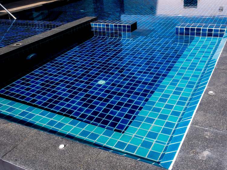 Simulated stone tiles bring elegance to your pool in Jacksonville, FL.