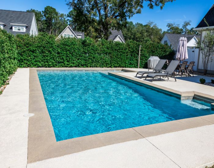 Well-maintained pool in Jacksonville, FL, after cleaning of the green and cloudy water issues.
